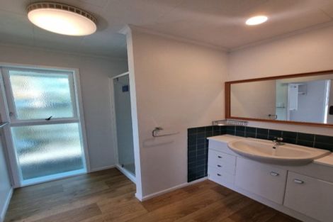 Photo of property in 19 Gossamer Drive, Pakuranga Heights, Auckland, 2010