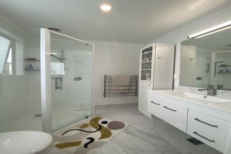 Photo of property in 1 Seafarer Crescent, Stanmore Bay, Whangaparaoa, 0932