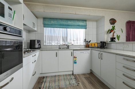 Photo of property in 14 Miriam Corban Heights, Henderson, Auckland, 0612