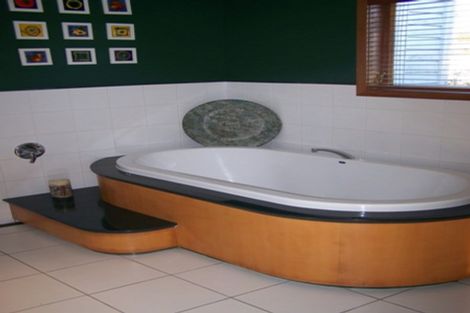 Photo of property in 32 Marine Parade, Mellons Bay, Auckland, 2014