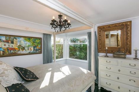 Photo of property in 379 Karaka Bay Road, Karaka Bays, Wellington, 6022