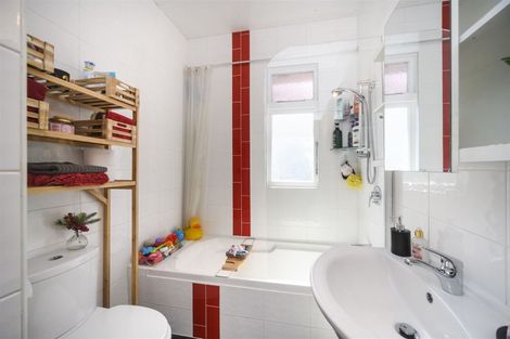 Photo of property in 15 Waldegrave Street, Palmerston North, 4410