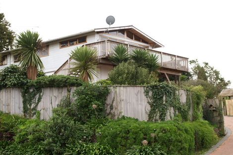 Photo of property in 4 Advene Road, Cockle Bay, Auckland, 2014