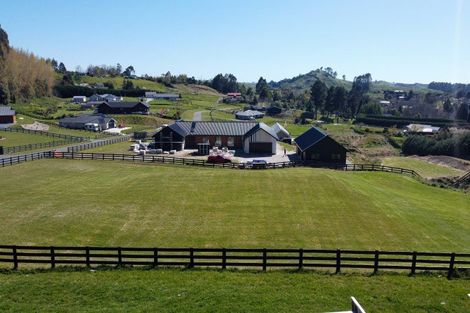 Photo of property in 17 Lochinvar Lane, Acacia Bay, 3385