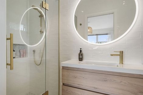 Photo of property in 102 Park Hill Road, Birkenhead, Auckland, 0626