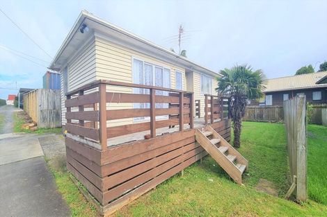 Photo of property in 34 Islington Avenue, New Lynn, Auckland, 0600