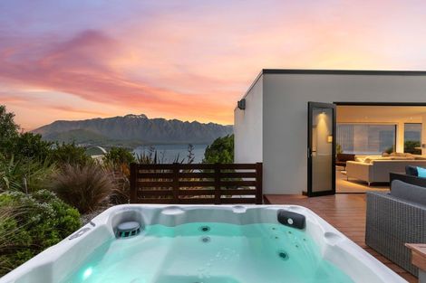 Photo of property in 15 Richards Park Lane, Fernhill, Queenstown, 9300