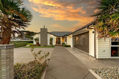 Photo of property in 19 Keene Drive, Bell Block, New Plymouth, 4312