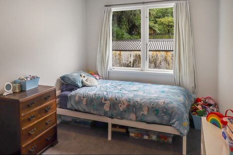 Photo of property in 15 James Grove, Stokes Valley, Lower Hutt, 5019