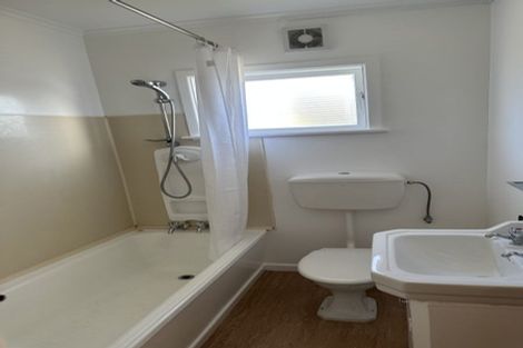 Photo of property in 18 Saulbrey Grove, Woburn, Lower Hutt, 5010