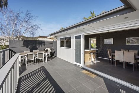 Photo of property in 2/28 Bay Street, Red Beach, 0932