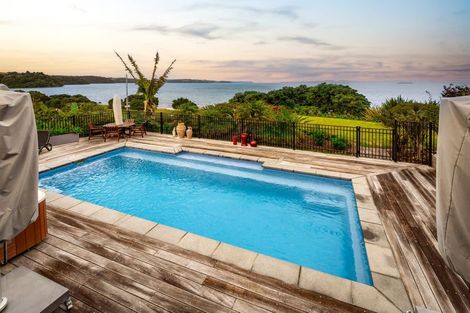 Photo of property in 32 Kahurangi Place, Snells Beach, 0920