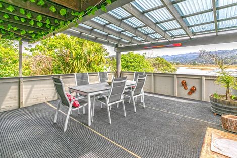 Photo of property in 20 Daphne Road, Tairua, 3508