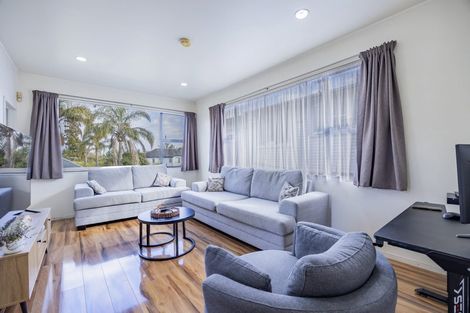 Photo of property in 1/410 Glenfield Road, Glenfield, Auckland, 0629