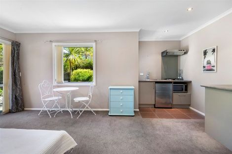 Photo of property in 14 Milward Place, Kelvin Heights, Queenstown, 9300
