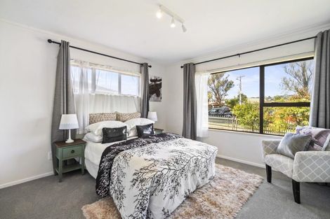 Photo of property in 1/13 Woodlands Crescent, Browns Bay, Auckland, 0630