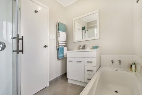 Photo of property in 88 Ennis Avenue, Pakuranga Heights, Auckland, 2010