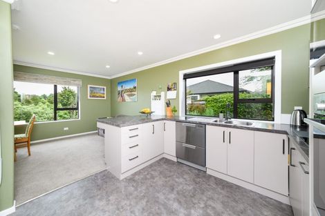 Photo of property in 11 Greenwood Place, Fitzherbert, Palmerston North, 4410