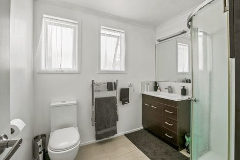 Photo of property in 16 Mangorei Road, Strandon, New Plymouth, 4312