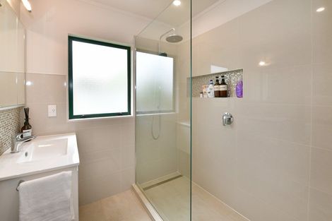 Photo of property in 1/12 Knott Road, Stanmore Bay, Whangaparaoa, 0932