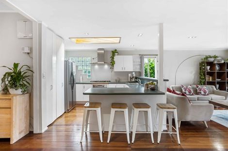 Photo of property in 16 Creamer Avenue, Belmont, Auckland, 0622