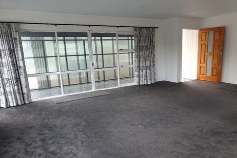 Photo of property in 34 Kemp Road, Massey, Auckland, 0614