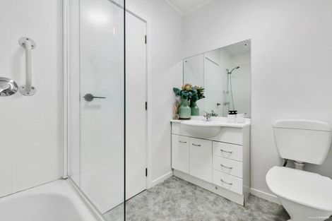 Photo of property in 4/236 Te Atatu Road, Te Atatu South, Auckland, 0610