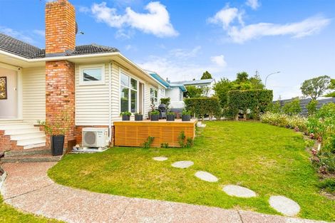 Photo of property in 1/37 Weldene Avenue, Glenfield, Auckland, 0629
