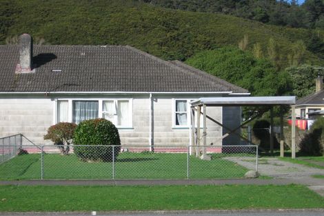 Photo of property in 28/1326 High Street, Taita, Lower Hutt, 5011