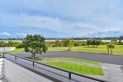 Photo of property in 21 Stranraer Crescent, Wattle Downs, Auckland, 2103