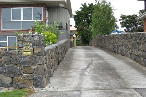 Photo of property in 60a Kiwi Esplanade, Mangere Bridge, Auckland, 2022