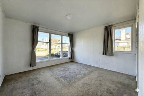Photo of property in 71 Smythe Road, Henderson, Auckland, 0612