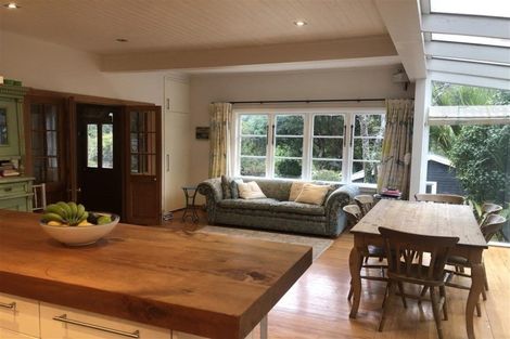 Photo of property in 124 Cheviot Road, Lowry Bay, Lower Hutt, 5013