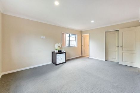 Photo of property in 2/890 East Coast Road, Northcross, Auckland, 0630