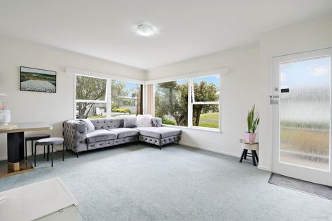 Photo of property in 1/38 Knightsbridge Drive, Forrest Hill, Auckland, 0620