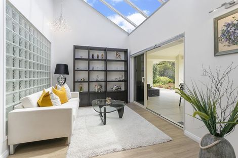 Photo of property in 7 Hobbs Road, Matakatia, Whangaparaoa, 0930