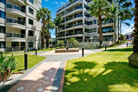 Photo of property in 2d/171 Hurstmere Road, Takapuna, Auckland, 0622