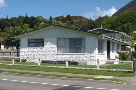 Photo of property in 51 Kent Street, Picton, 7220