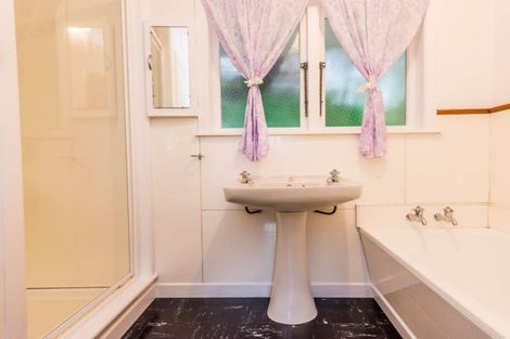 Photo of property in 663 South Titirangi Road, Titirangi, Auckland, 0604