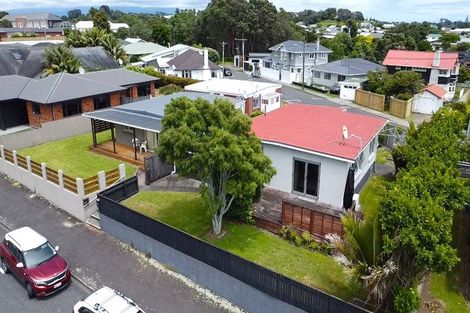 Photo of property in 16 Mangorei Road, Strandon, New Plymouth, 4312