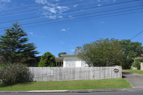 Photo of property in 2/865 Beach Road, Waiake, Auckland, 0630