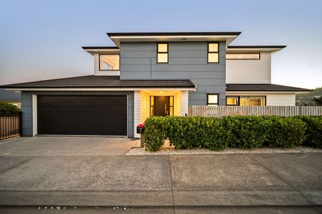 Photo of property in 2 Cessna Way, Newlands, Wellington, 6037