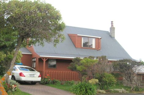 Photo of property in 15 Arahanga Grove, Maupuia, Wellington, 6022