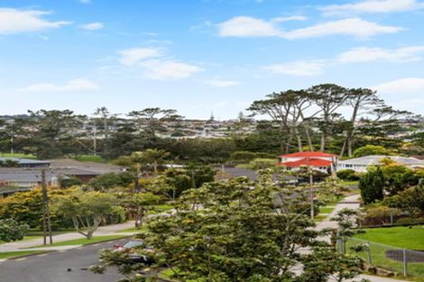 Photo of property in 1/2 Windermere Crescent, Blockhouse Bay, Auckland, 0600