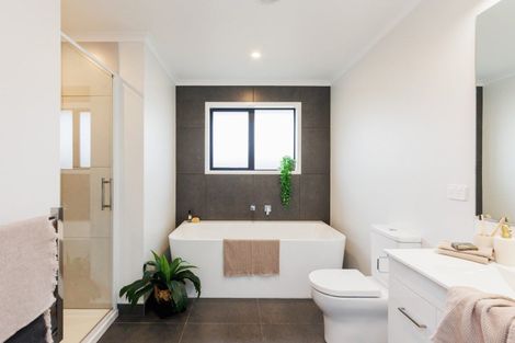 Photo of property in 8 Pahiki Crescent, Levin, 5510