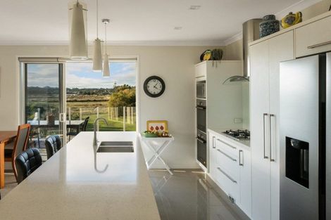 Photo of property in 13 Noble Johnston Drive, Katikati, 3129