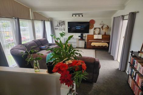 Photo of property in 3 Gregg Place, Sunnyvale, Auckland, 0612