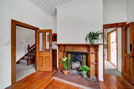 Photo of property in 44 Carrington Street, Lower Vogeltown, New Plymouth, 4310