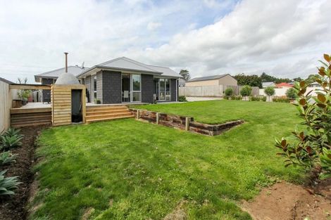 Photo of property in 2 Rayner Way, Glen Avon, New Plymouth, 4312