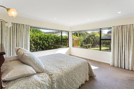 Photo of property in 2 Rosebank Grove, Waikanae, 5036